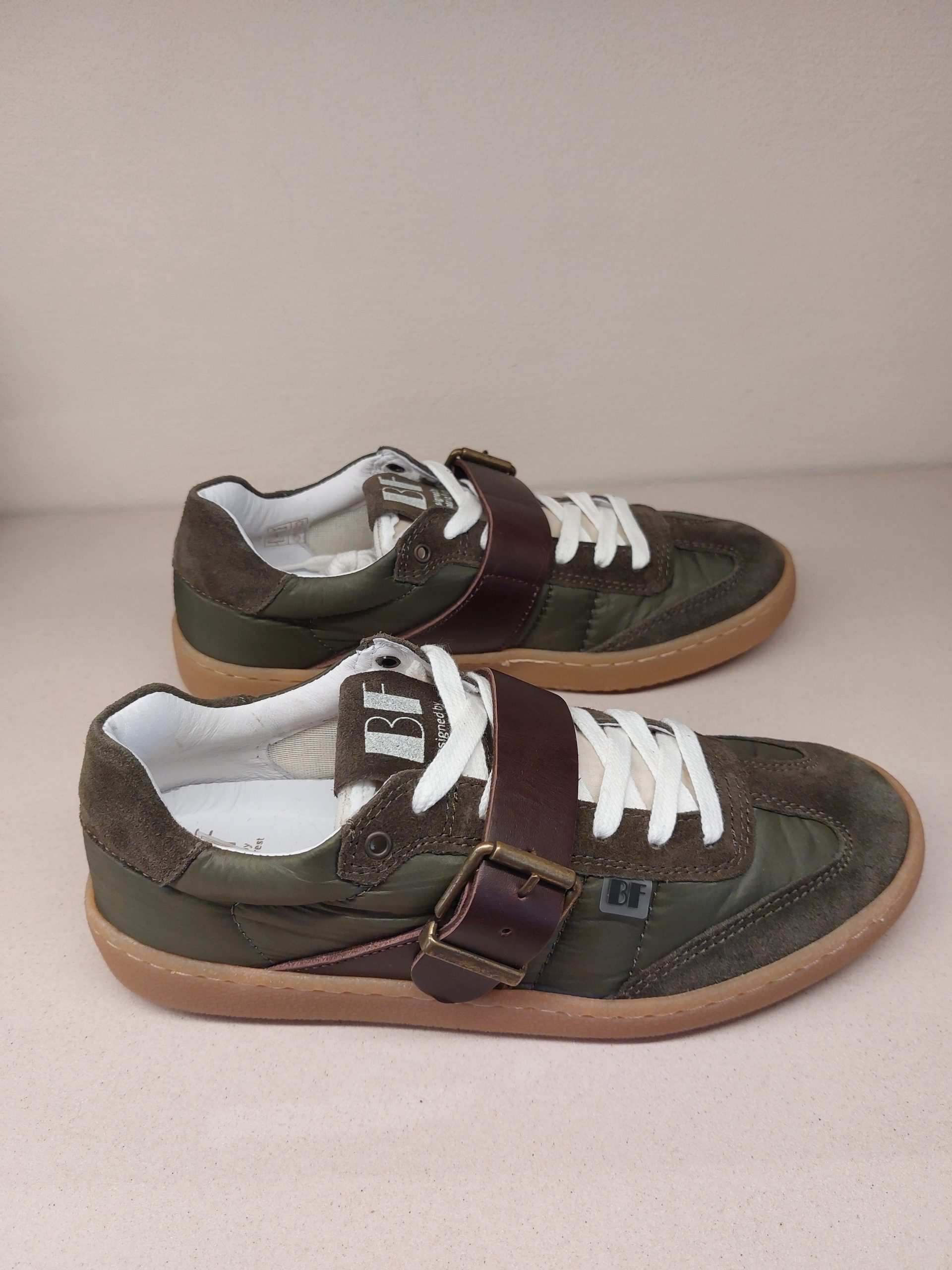 ZAPATILLA LEO KAKI DE BEATRIZ FUREST