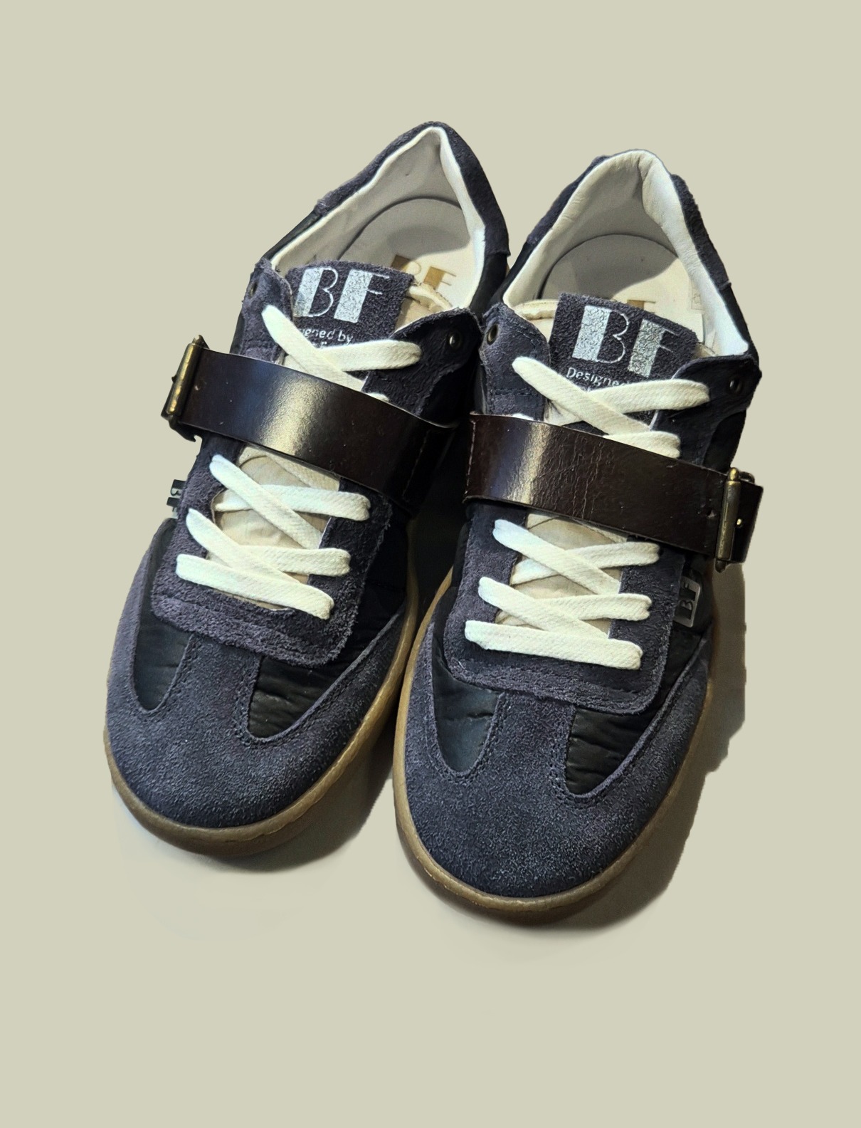 ZAPATILLA LEO ANTRACITA DE BEATRIZ FUREST