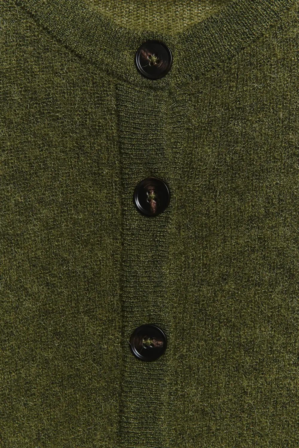 cardigan-sabrina-verde-silueteado-oi26-eseoese-3adl