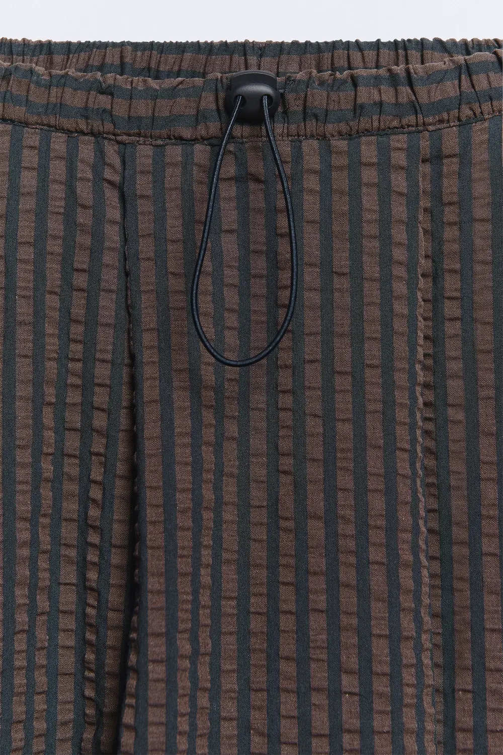 falda-sporty-stripes-rayas-marron-silueteado-oi26-eseoese-2adl